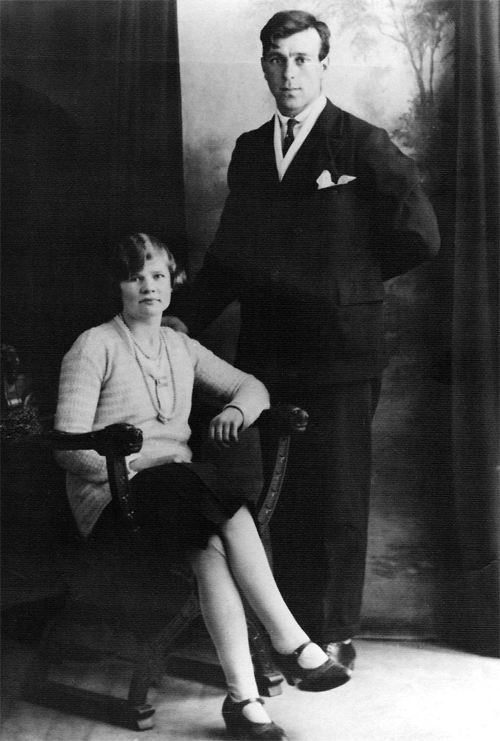 Cornelis Johannes Marinus  1906 en Geertje Donker. Foto gekregen van Christina Maria (Tineke) Romeijn in 2007.